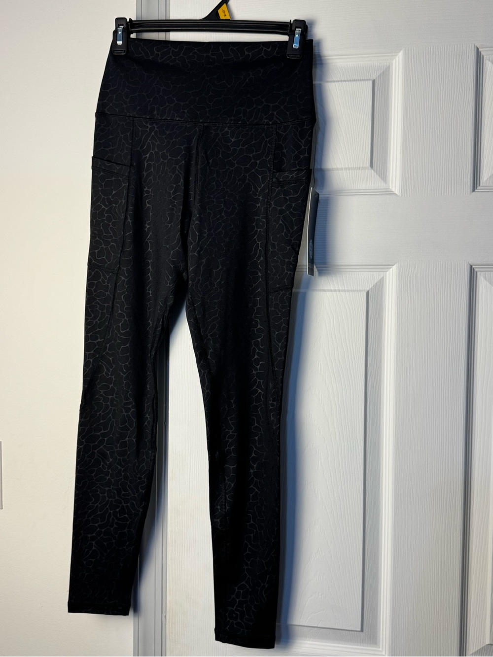 Scorpio Sol Black High-Waist Leggings with Subtle Floral Print